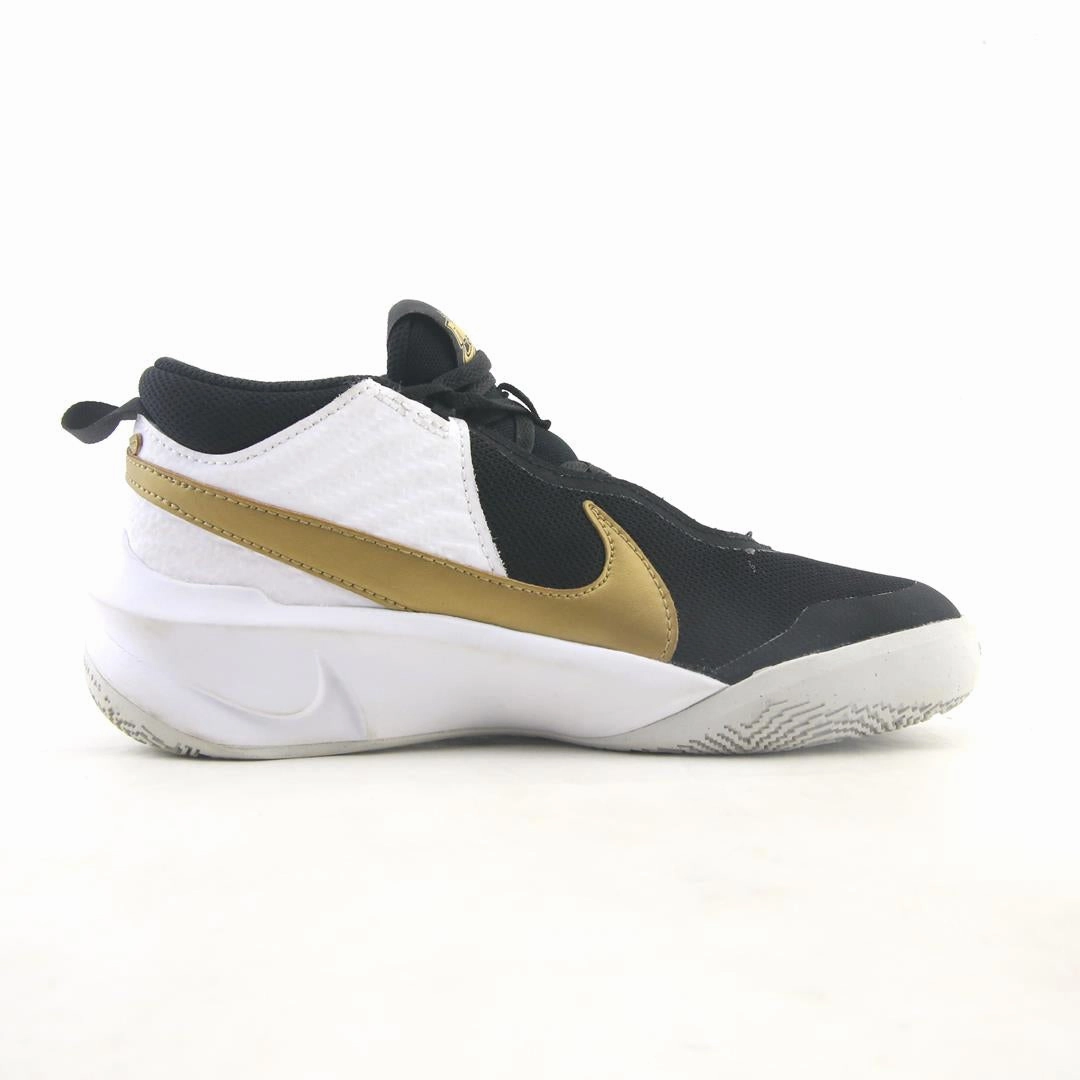 NIKE  TEAM HUSTLE D 10 Nike running shoe close-ups