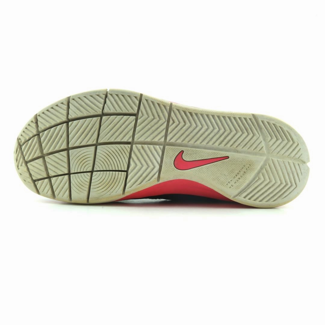 NIKE TEAM HUSTLE D 7 classic Nike shoe photos