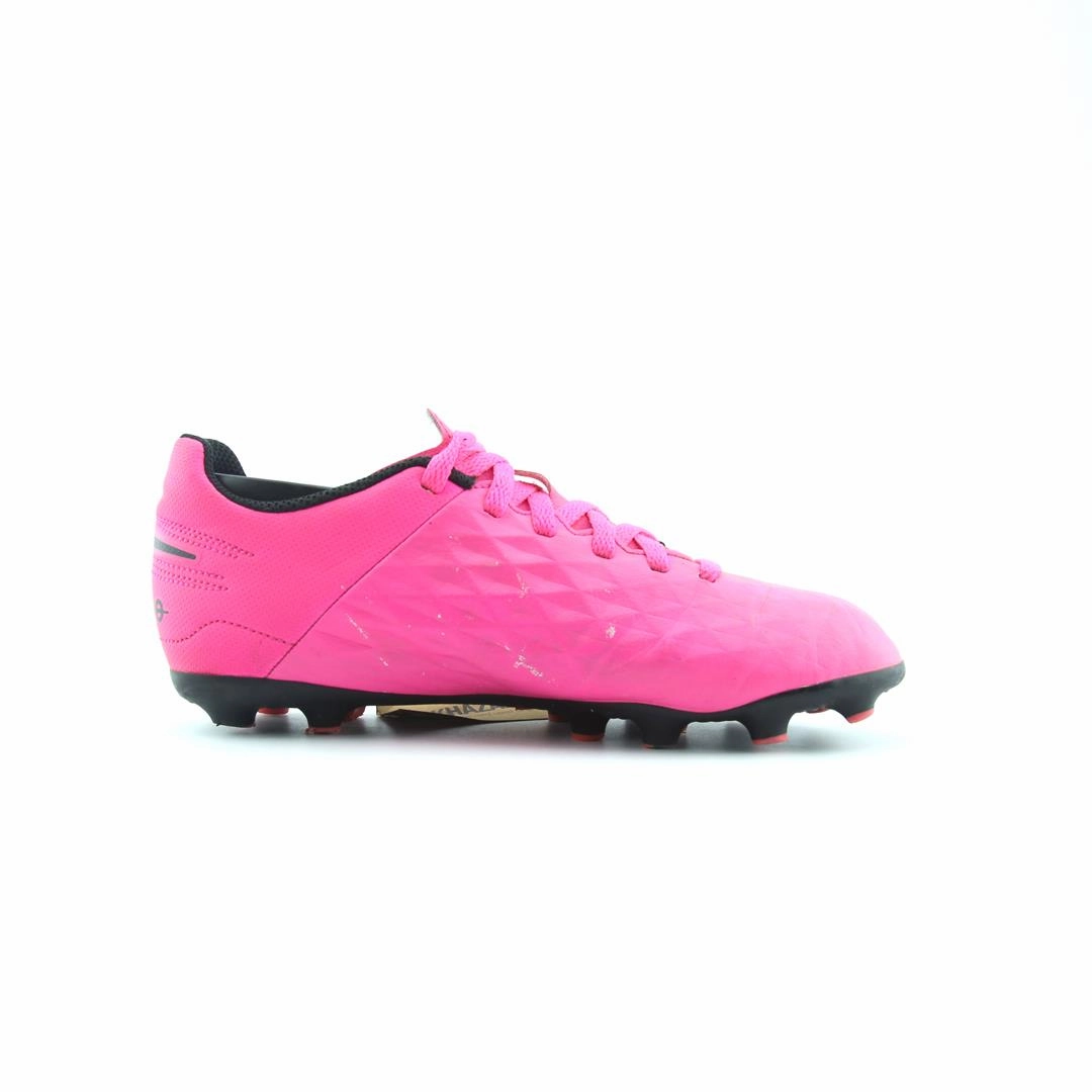 NIKE TIEMPO LEGEND 8 CLUB Nike sneaker detail shots