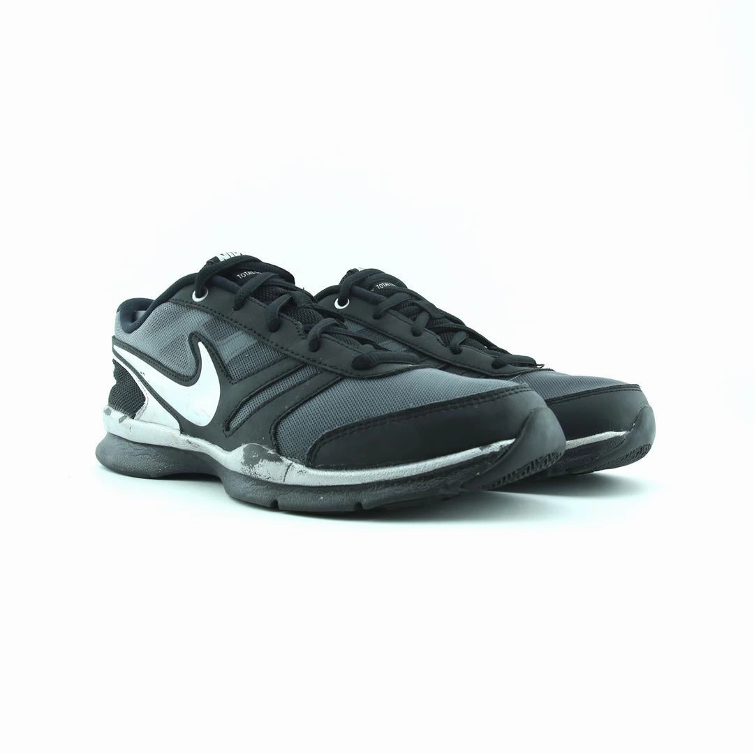 NIKE TOTAL CORE TR 2 Nike sneaker detail shots