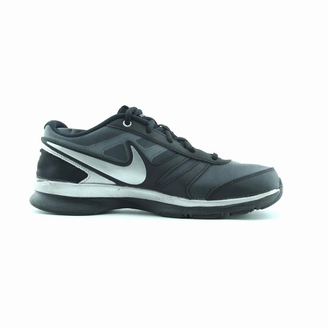 NIKE TOTAL CORE TR 2 Nike sneaker detail shots