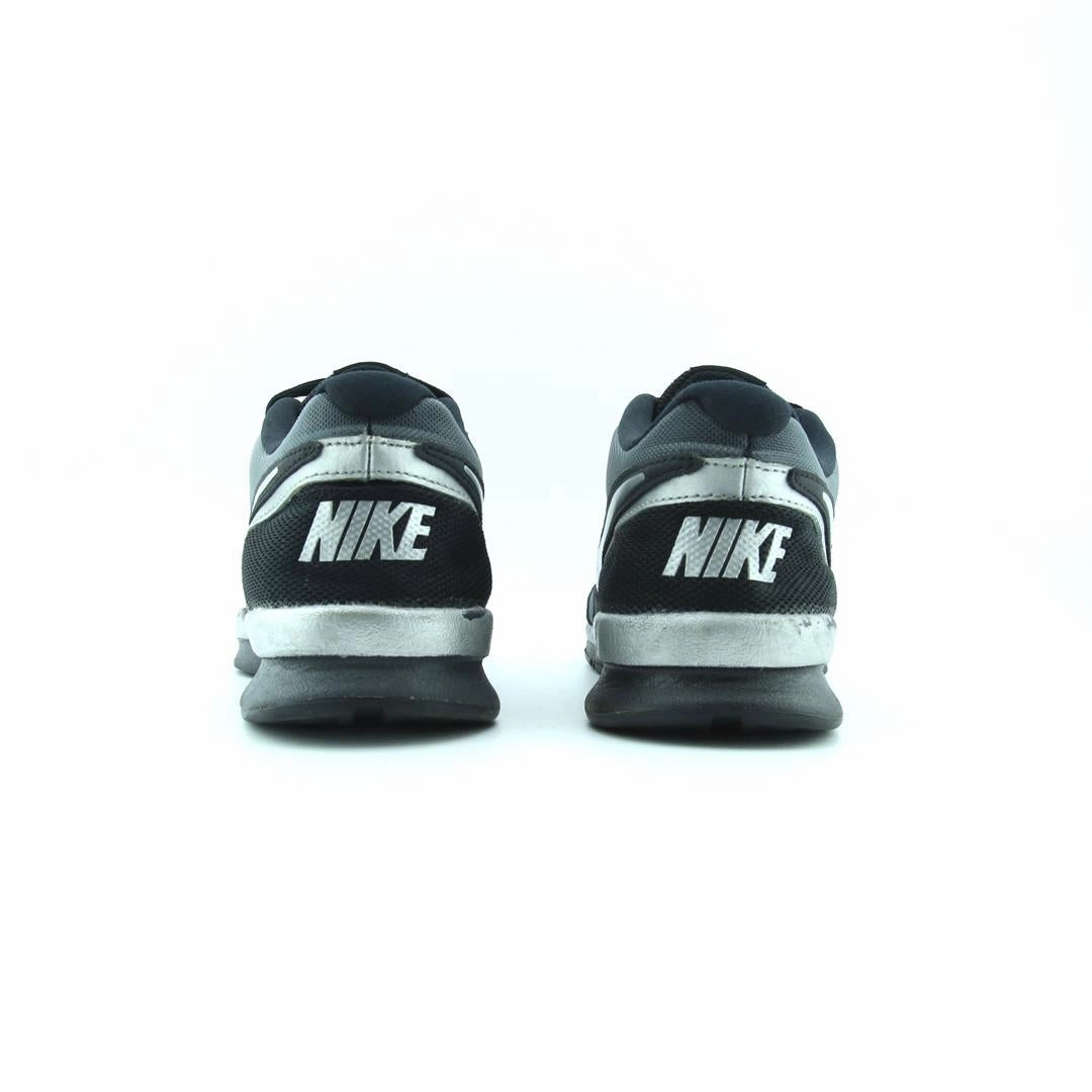 NIKE TOTAL CORE TR 2 Nike sneaker detail shots