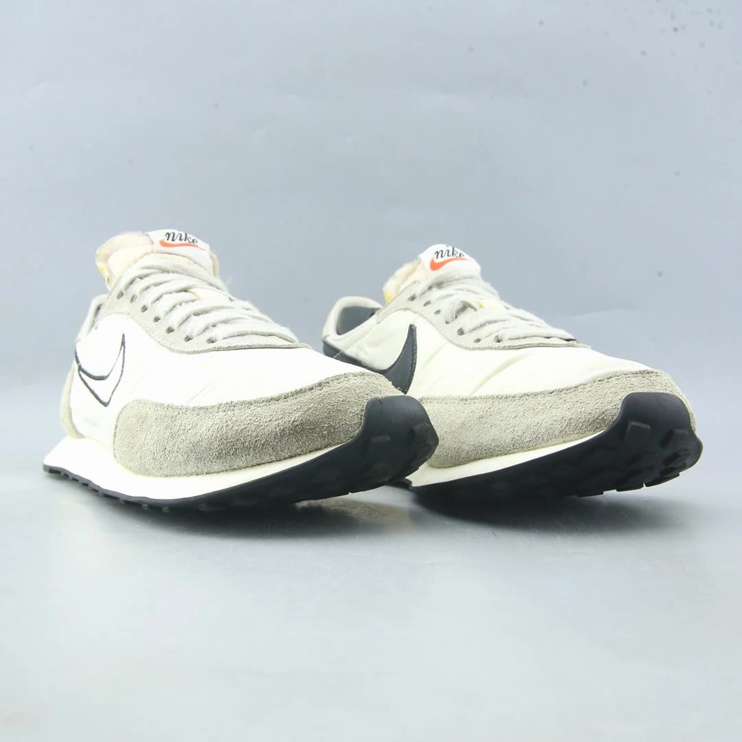 NIKE WAFFLE TRAINER 2 Nike running shoe close-ups