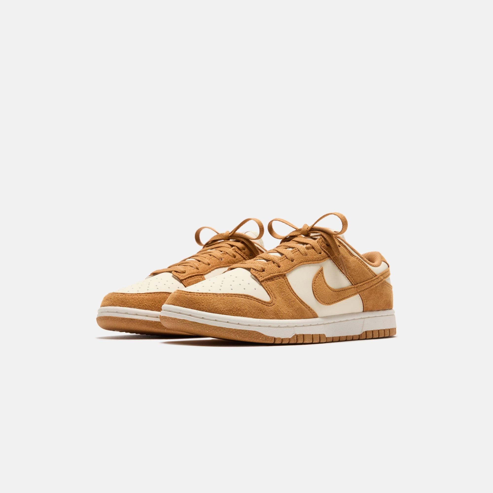 Nike WMNS Dunk Low - Coconut Milk / Flax / Sail Nike performance sneakers