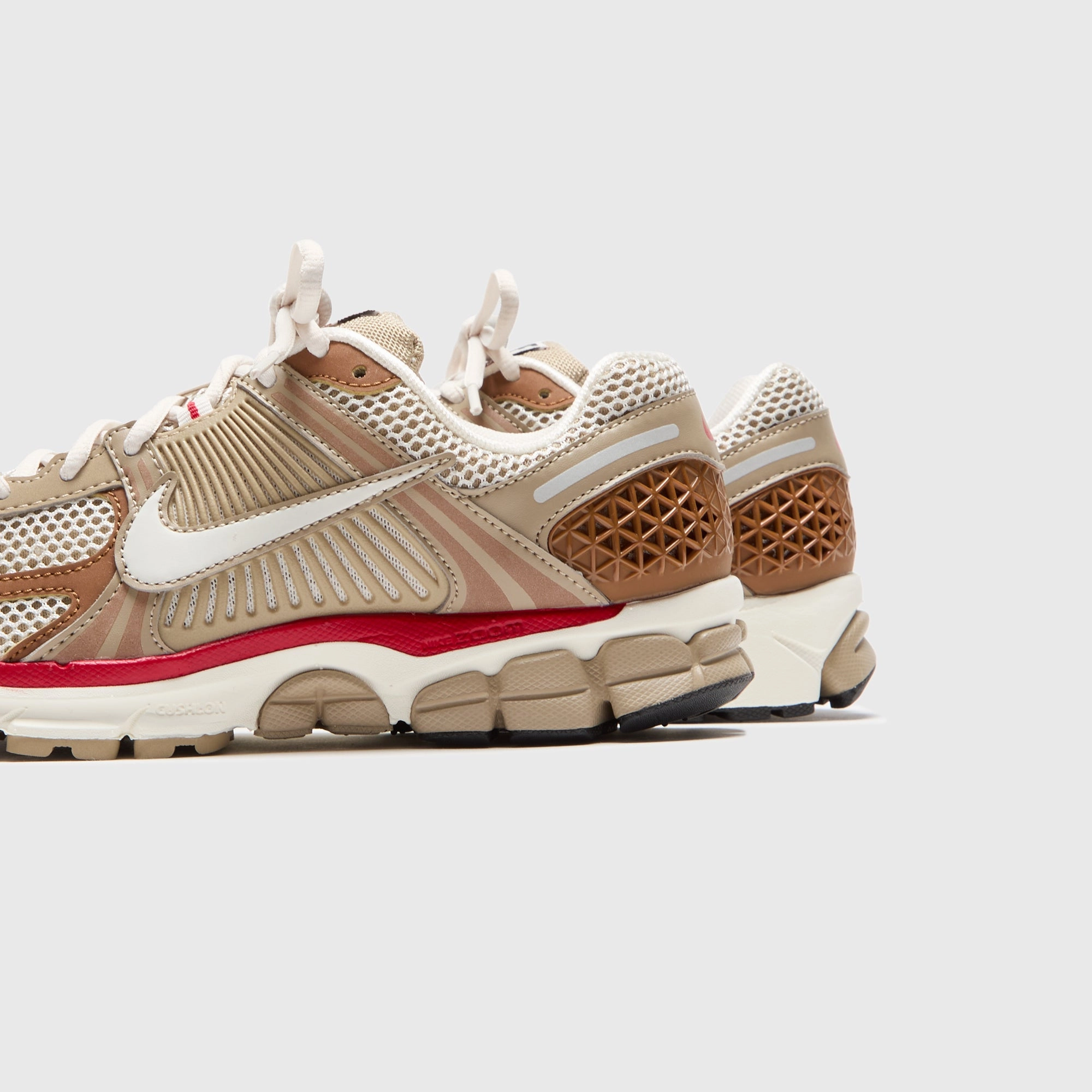 Nike WMNS Zoom Vomero 5 - Khaki / Phantom/ Fire Red/ Sail Nike performance sneakers