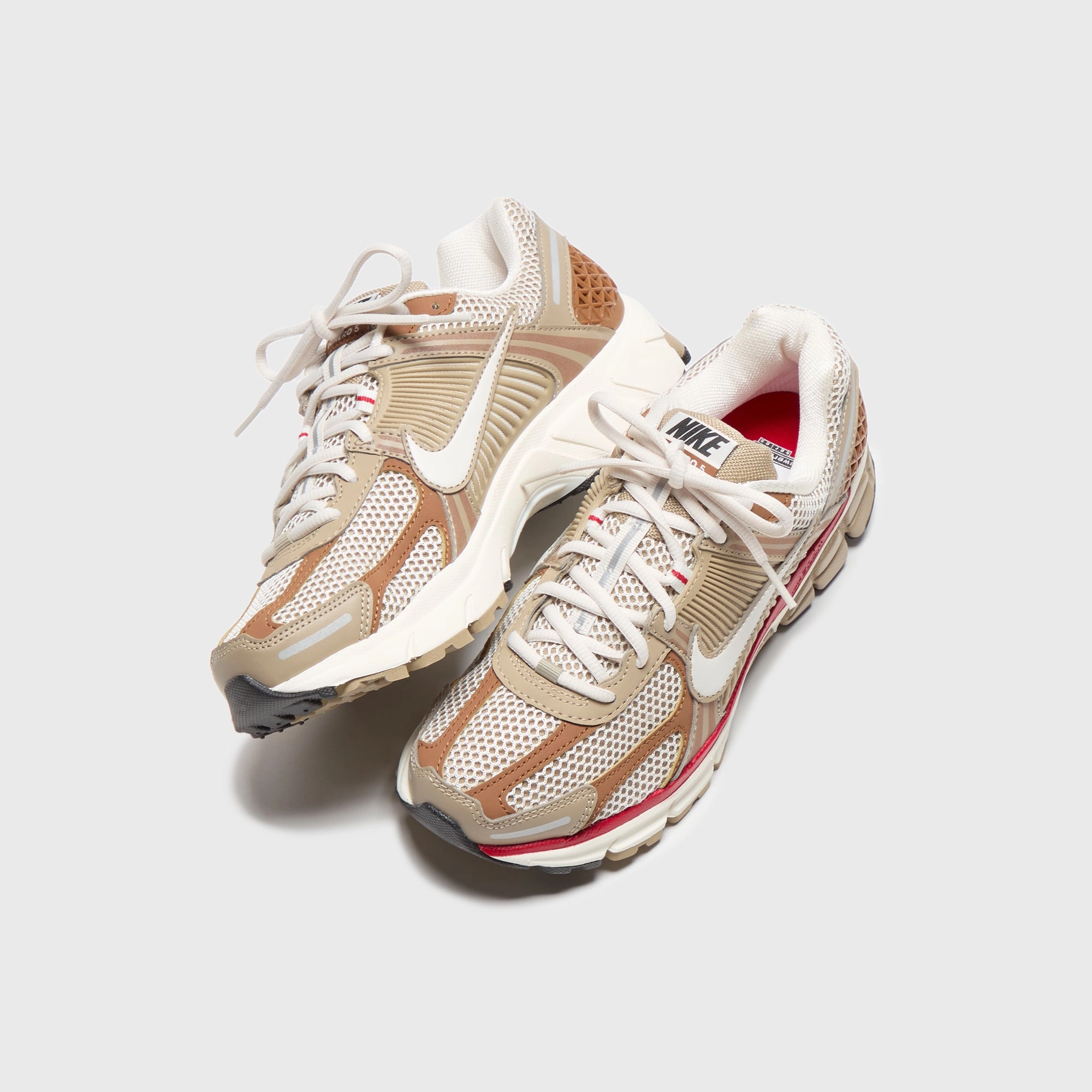 Nike WMNS Zoom Vomero 5 - Khaki / Phantom/ Fire Red/ Sail Nike performance sneakers
