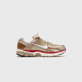 Nike WMNS Zoom Vomero 5 - Khaki / Phantom/ Fire Red/ Sail Nike casual sneakers for men and women
