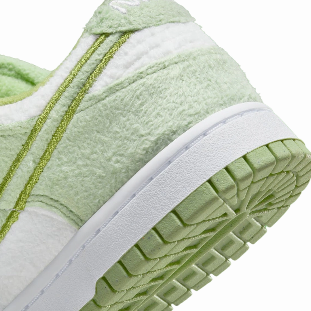 Nike Women's Dunk Low Honeydew SE Honeydew Phantom Street Shoes