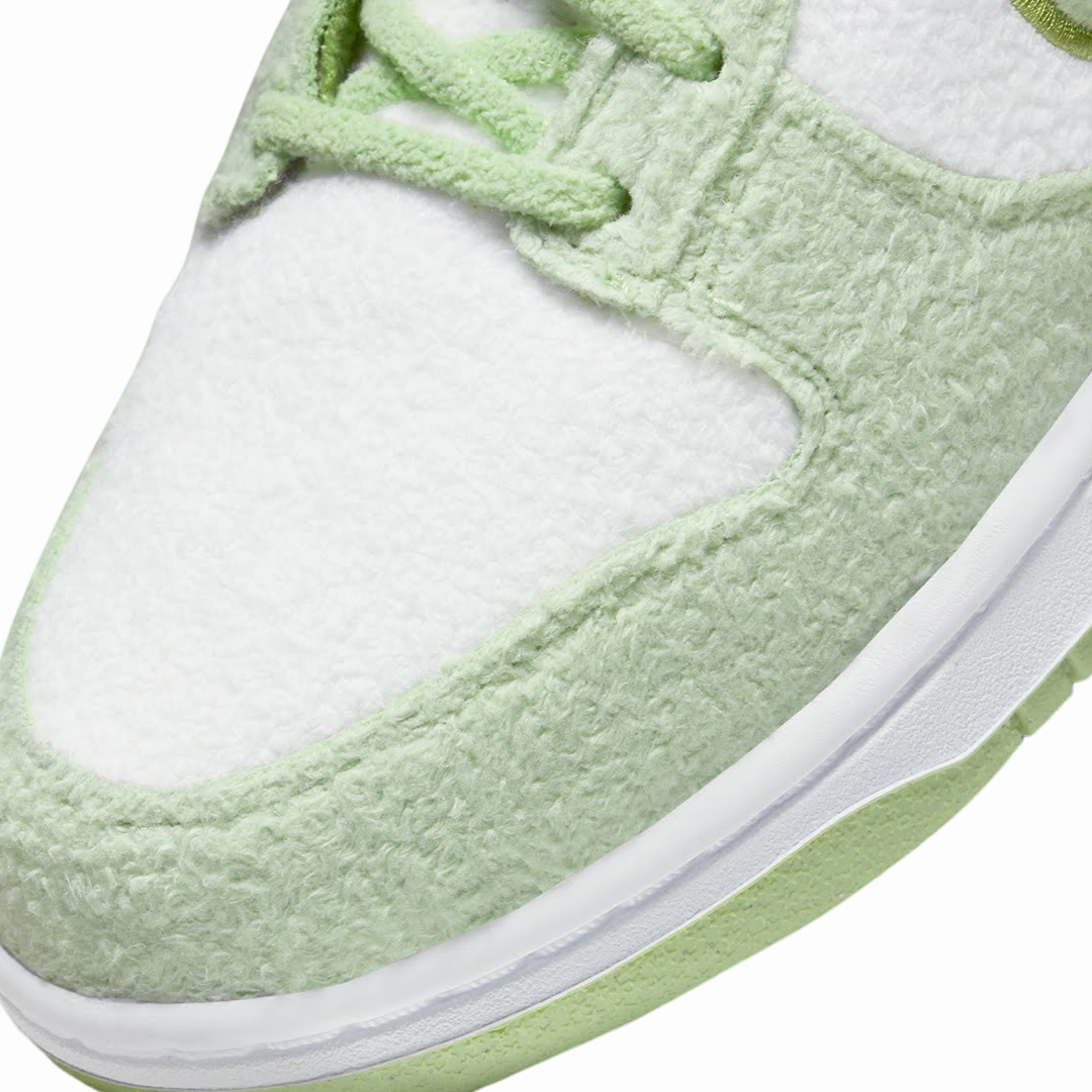 Nike Women's Dunk Low Honeydew SE Honeydew Phantom Street Shoes