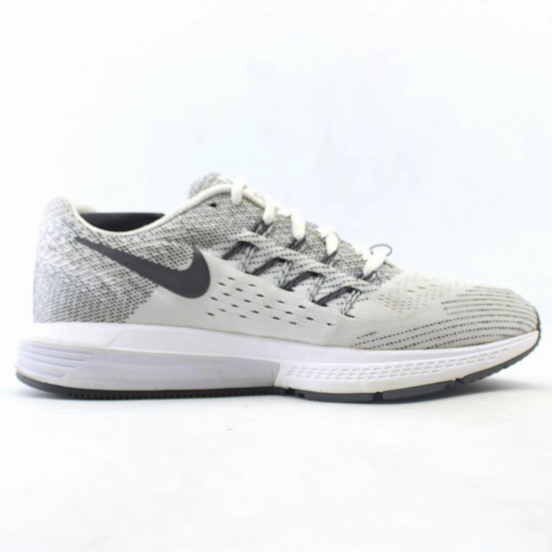 NIKE ZOOM VOMERO 10 vibrant Nike shoe colors