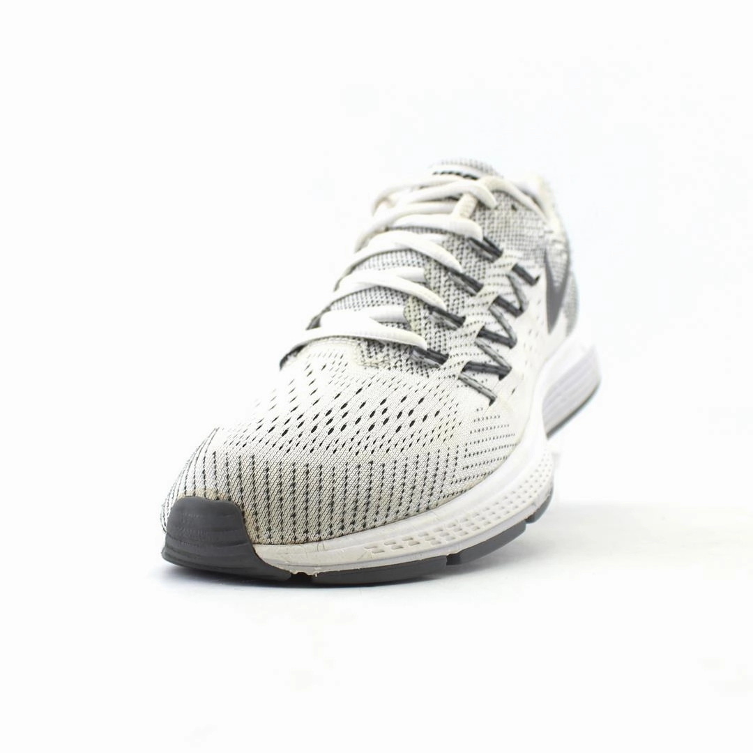 NIKE ZOOM VOMERO 10 vibrant Nike shoe colors
