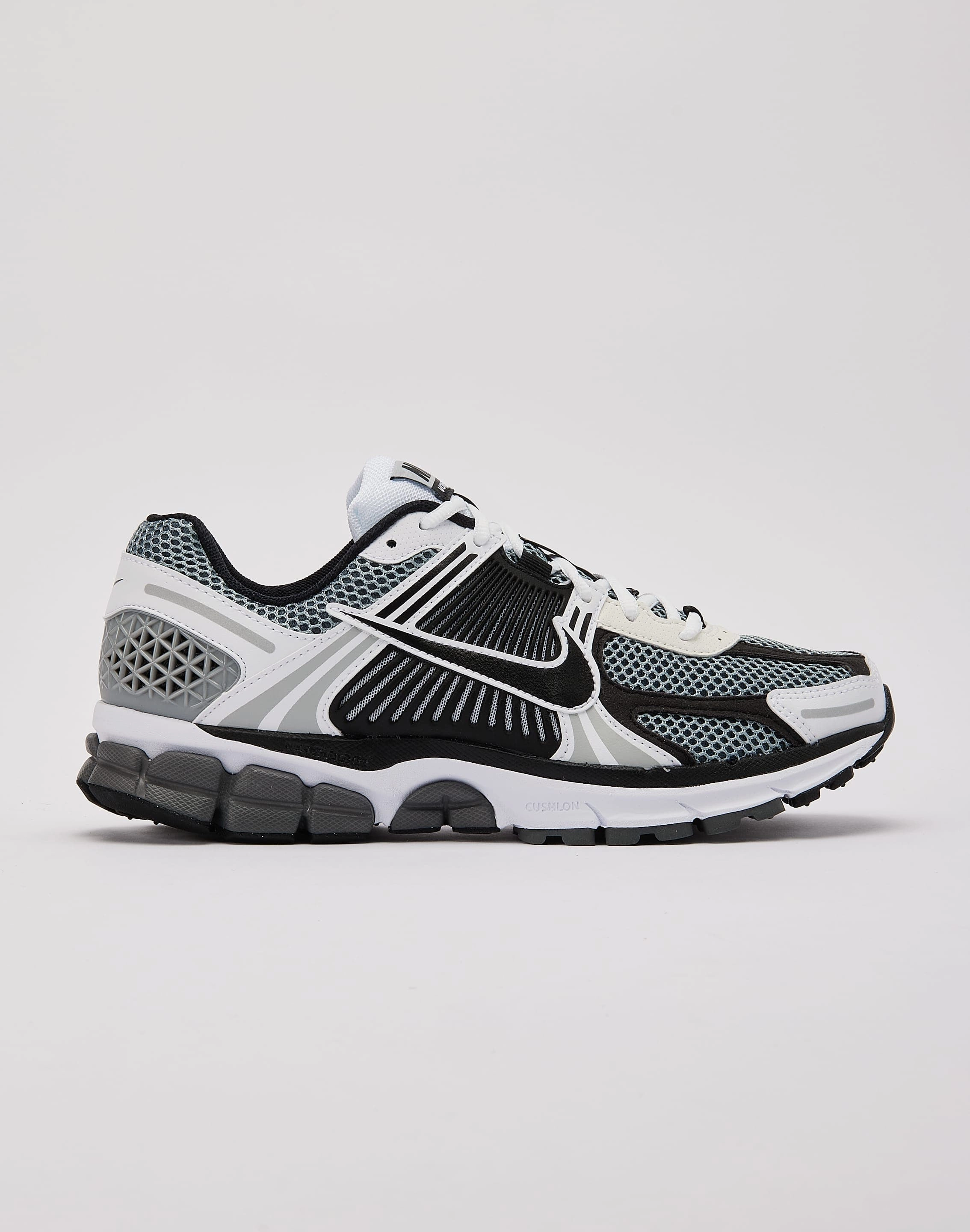Nike Zoom Vomero 5 SE Nike casual sneakers with modern design