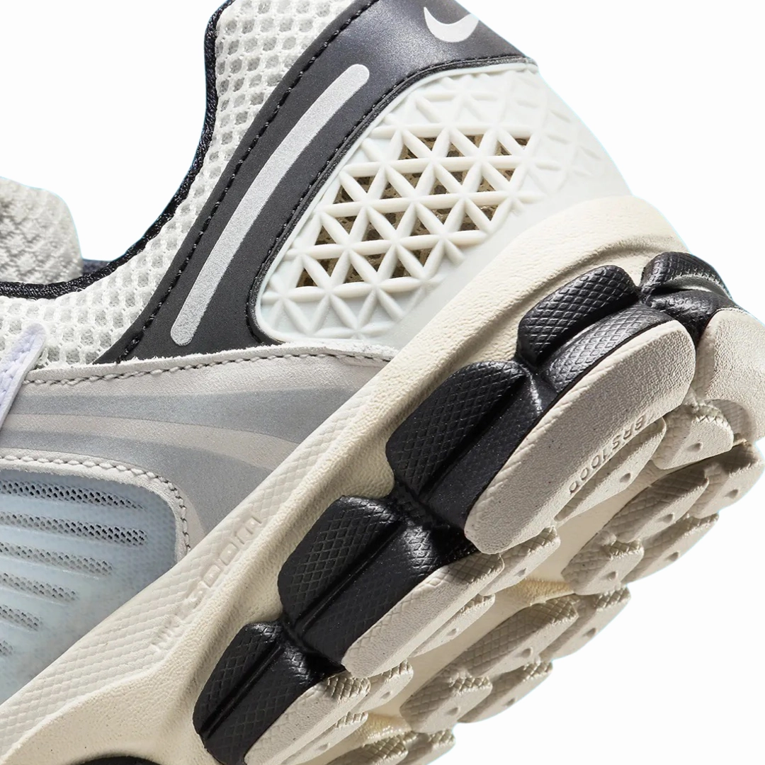 Nike Zoom Vomero 5 Supersonic Light Bone Black Street Shoes