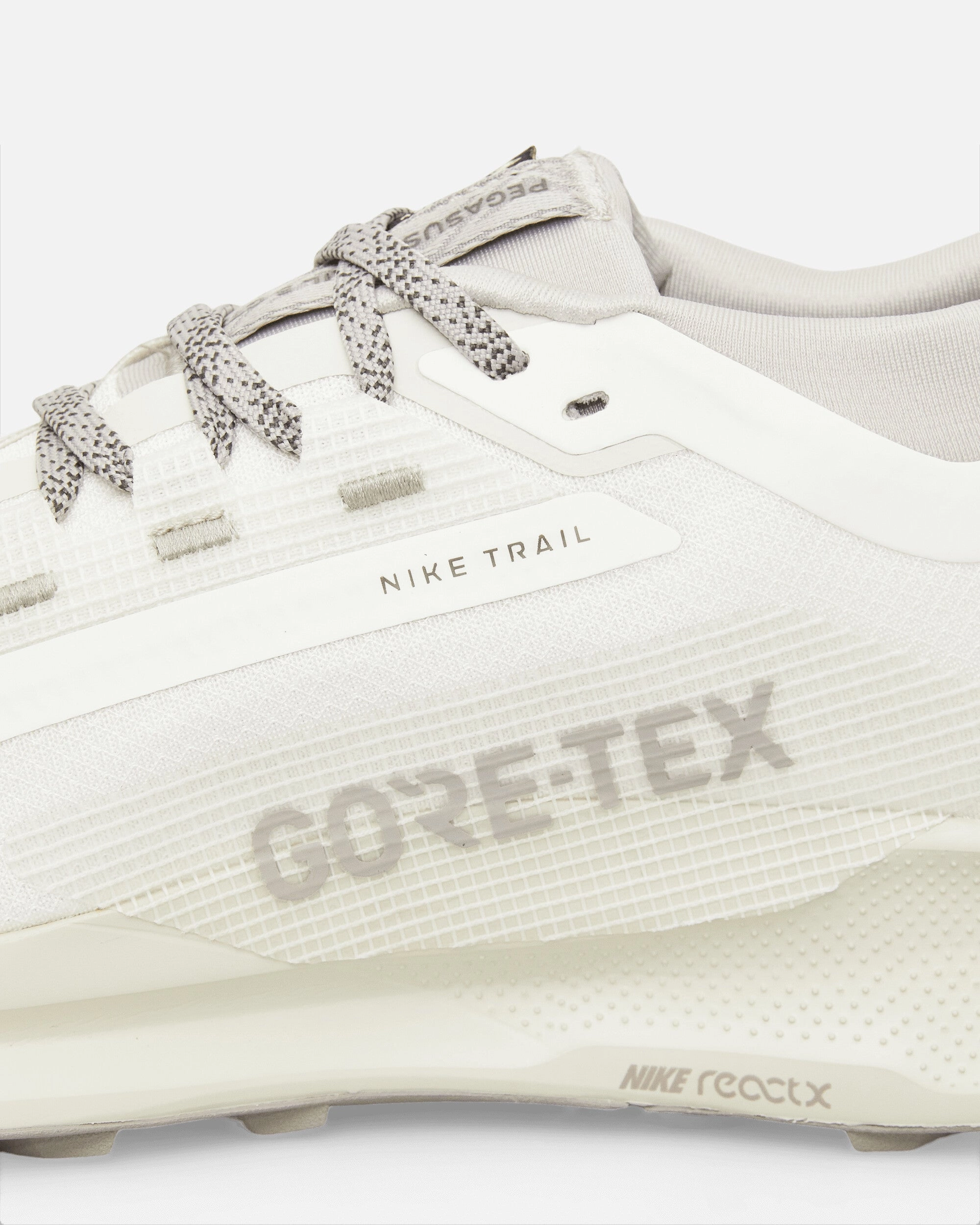 Pegasus Trail 5 GORE-TEX Sneakers Summit White / College Grey Flexible Shoes