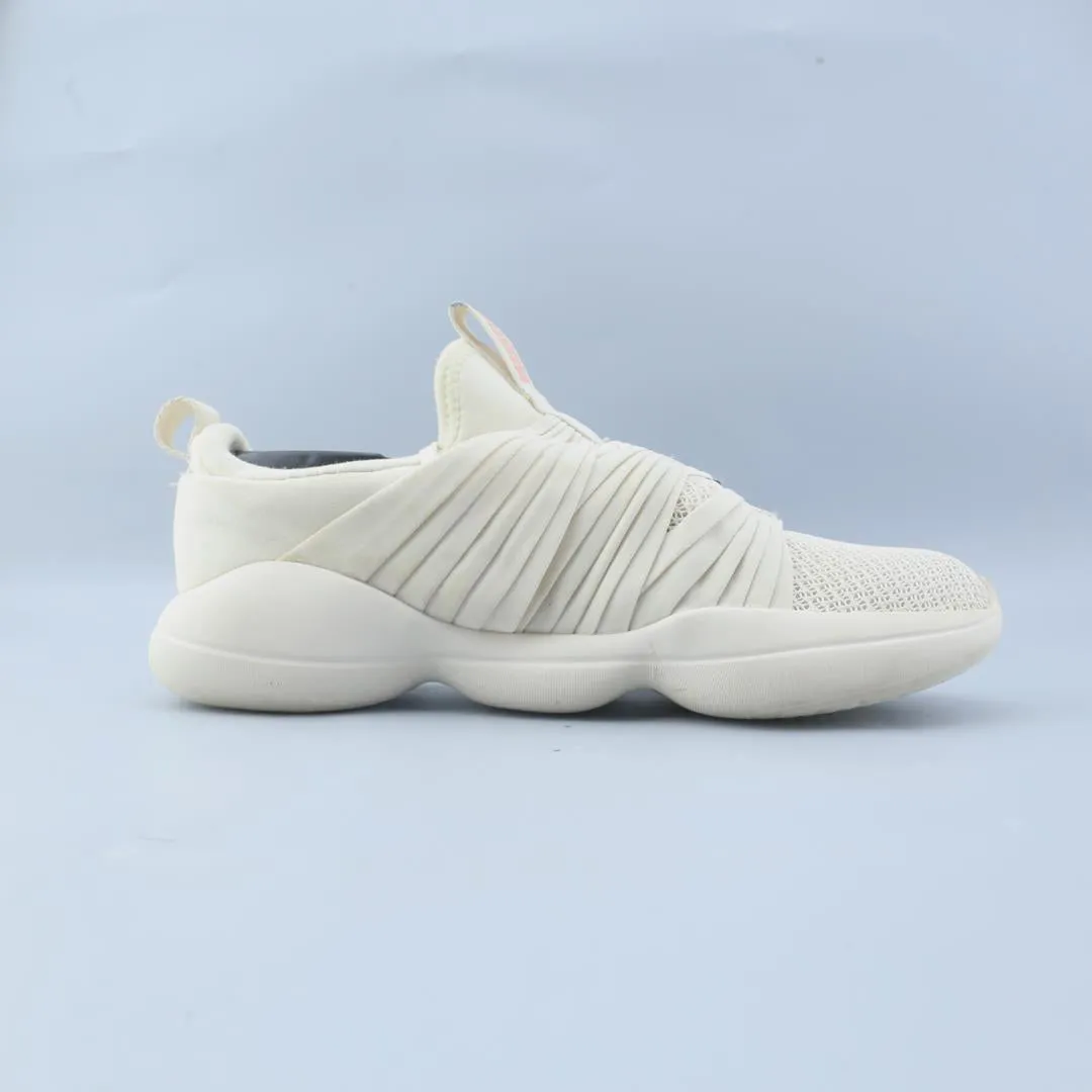 PUMA FLOURISH Puma sporty sneaker designs