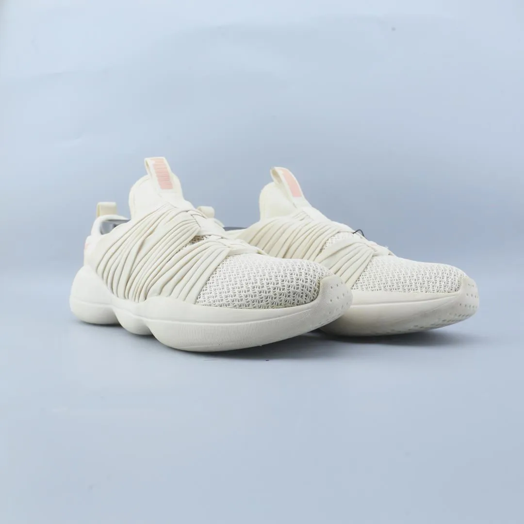 PUMA FLOURISH Puma sporty sneaker designs