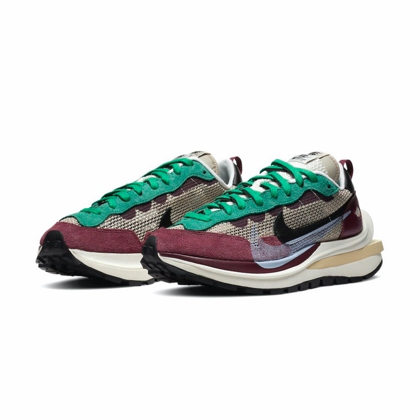 Sacai x Vaporwaffle String Black Villain Red by Nike Nike casual sneakers with modern design
