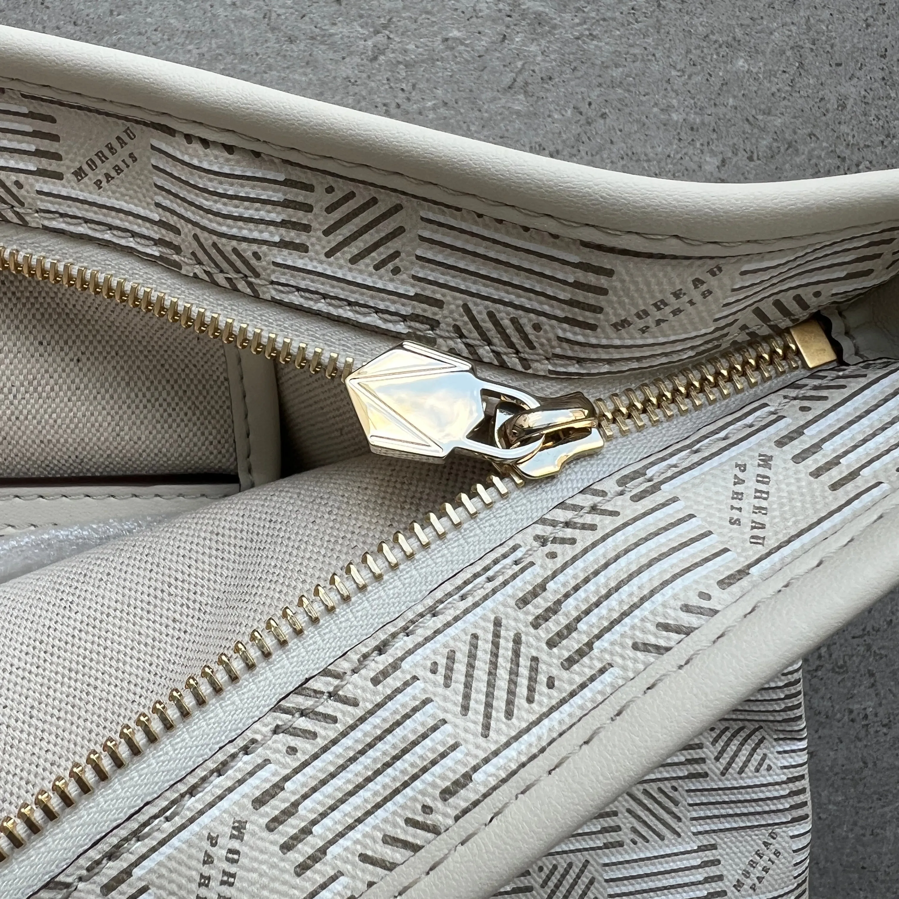 Saint Tropez Zip Tote GM, Champagne Moreau Bags