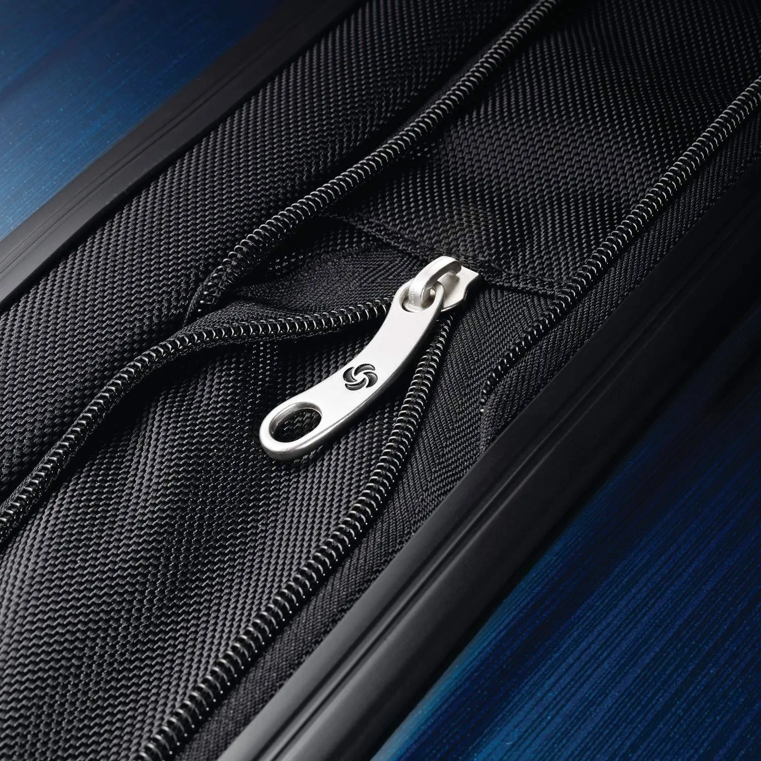 Samsonite Winfield 2 20" 4-Wheel Carry-On Luggage Bags Samsonite