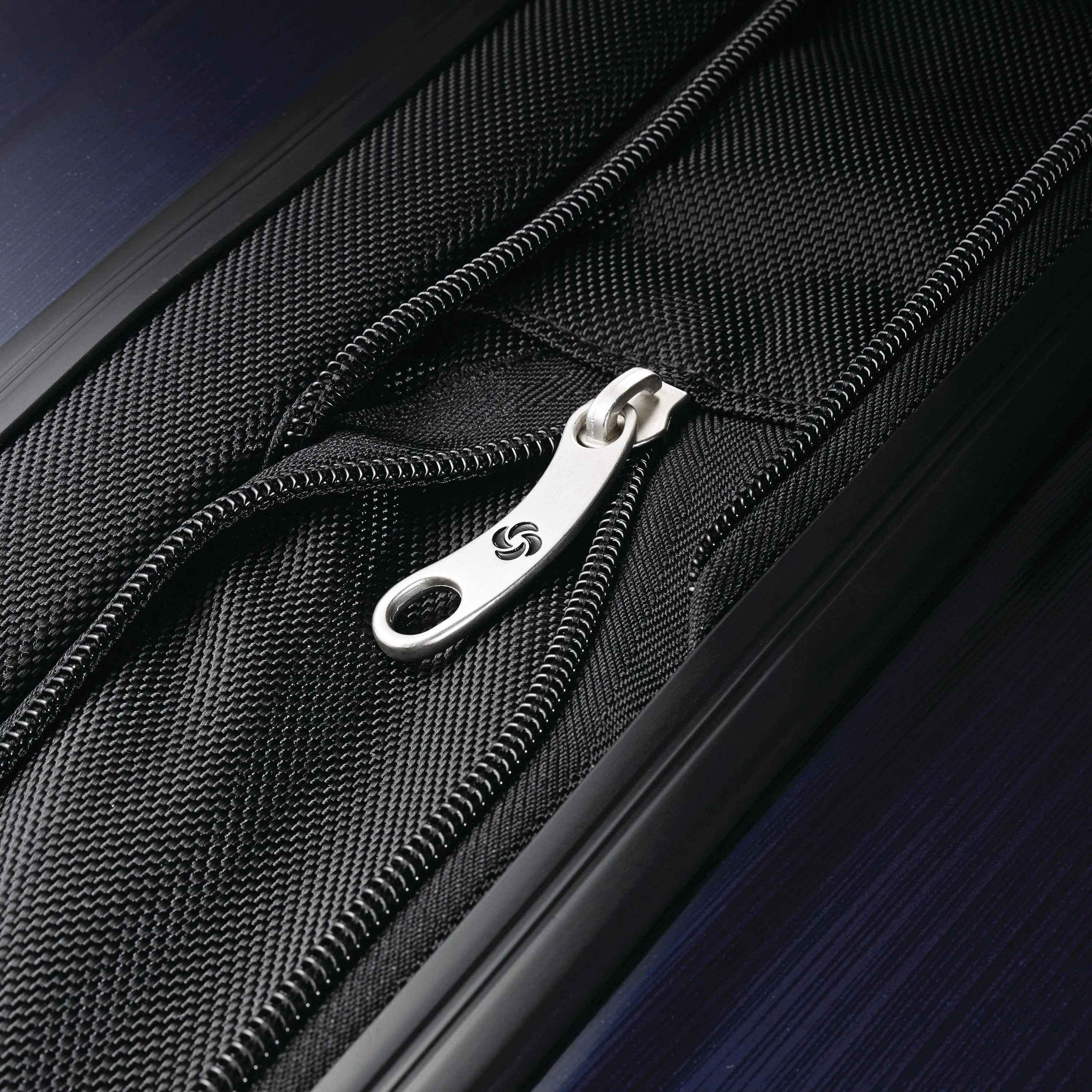 Samsonite Winfield 2 20" 4-Wheel Carry-On Luggage Bags Samsonite