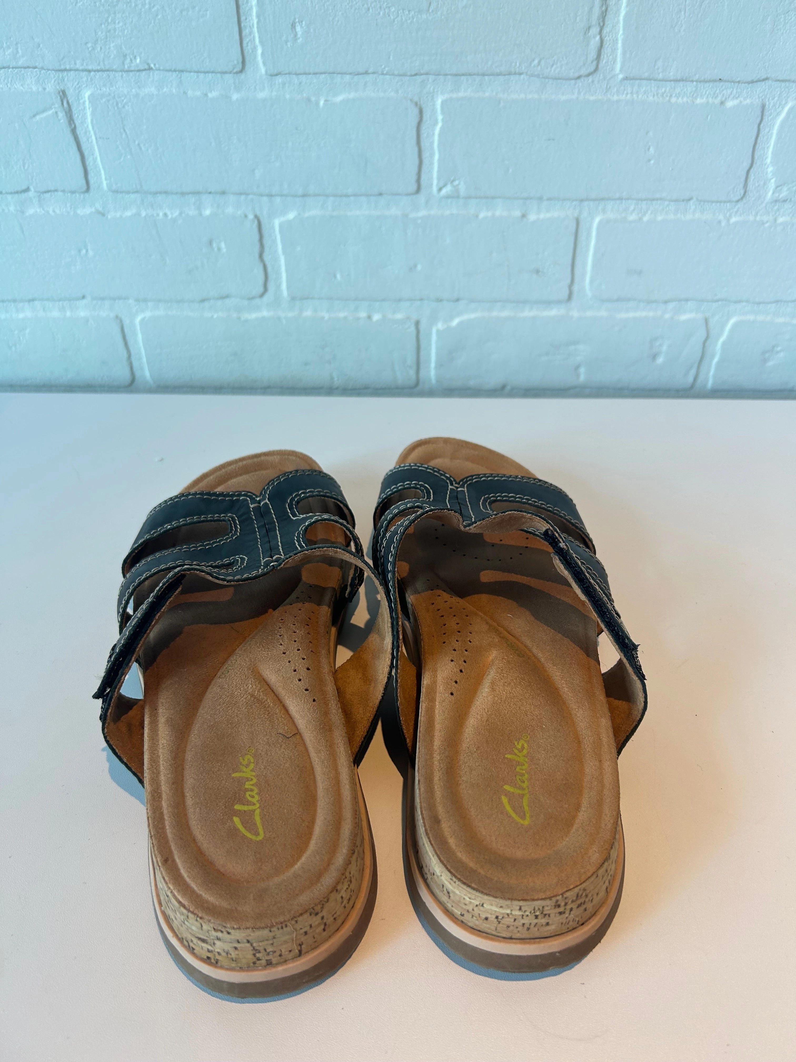 Sandals Flats By Clarks In Black & Tan, Size: 9 Leather Footwear