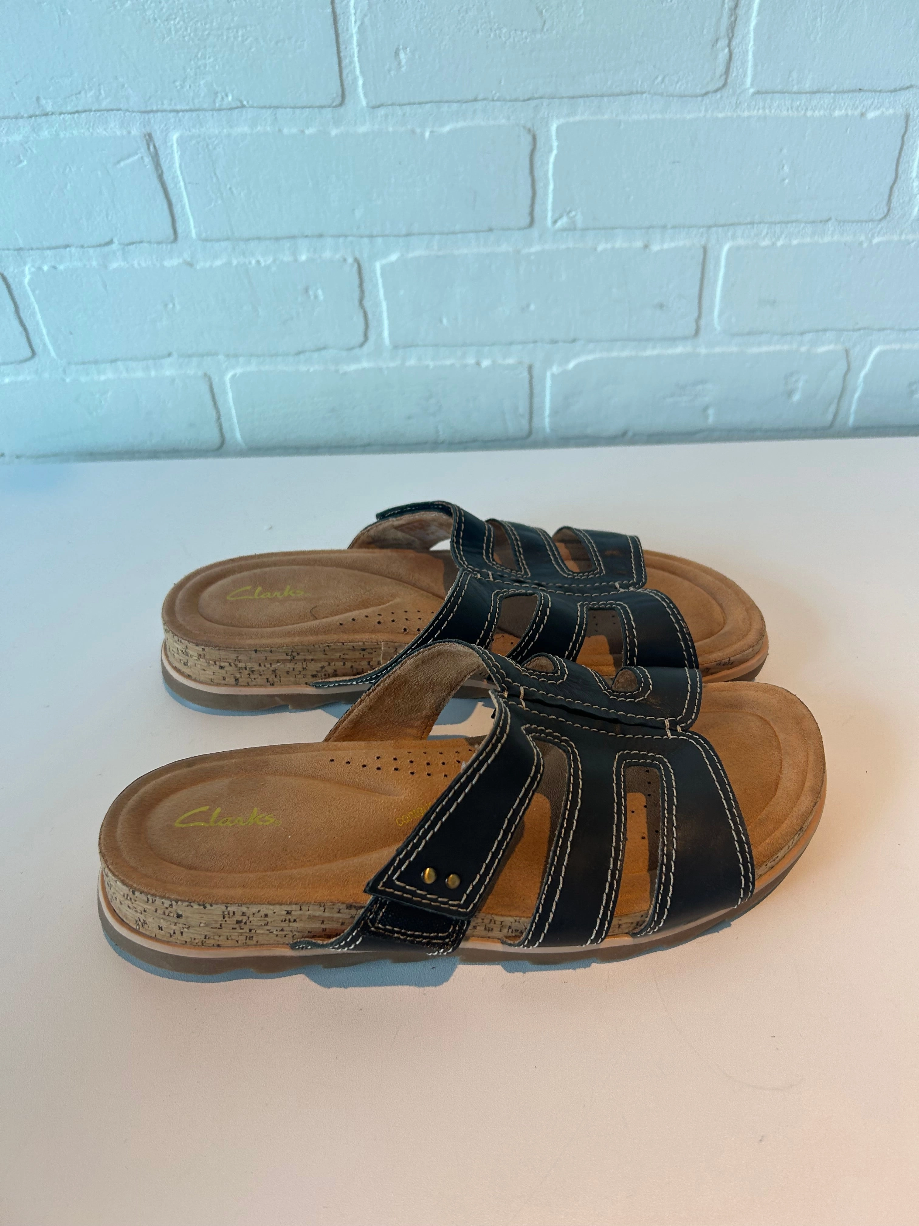 Sandals Flats By Clarks In Black & Tan, Size: 9 Leather Footwear