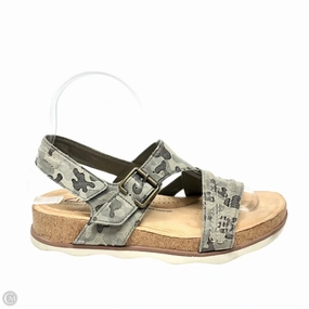 Sandals Flats By Clarks In Camouflage Print, Size: 7 Clarks leather shoes for daily wear