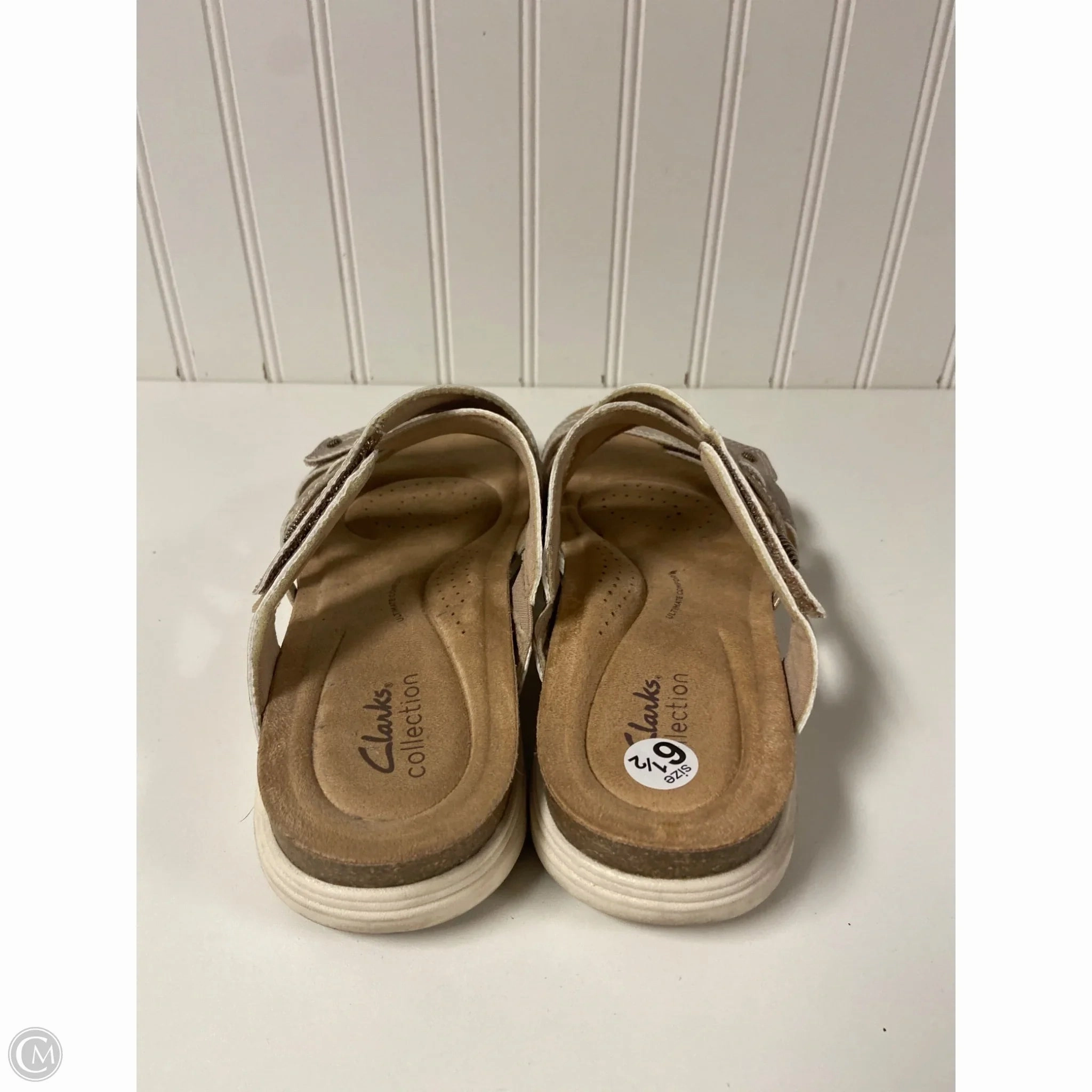 Sandals Flats By Clarks In Gold, Size: 6.5 Leather Footwear