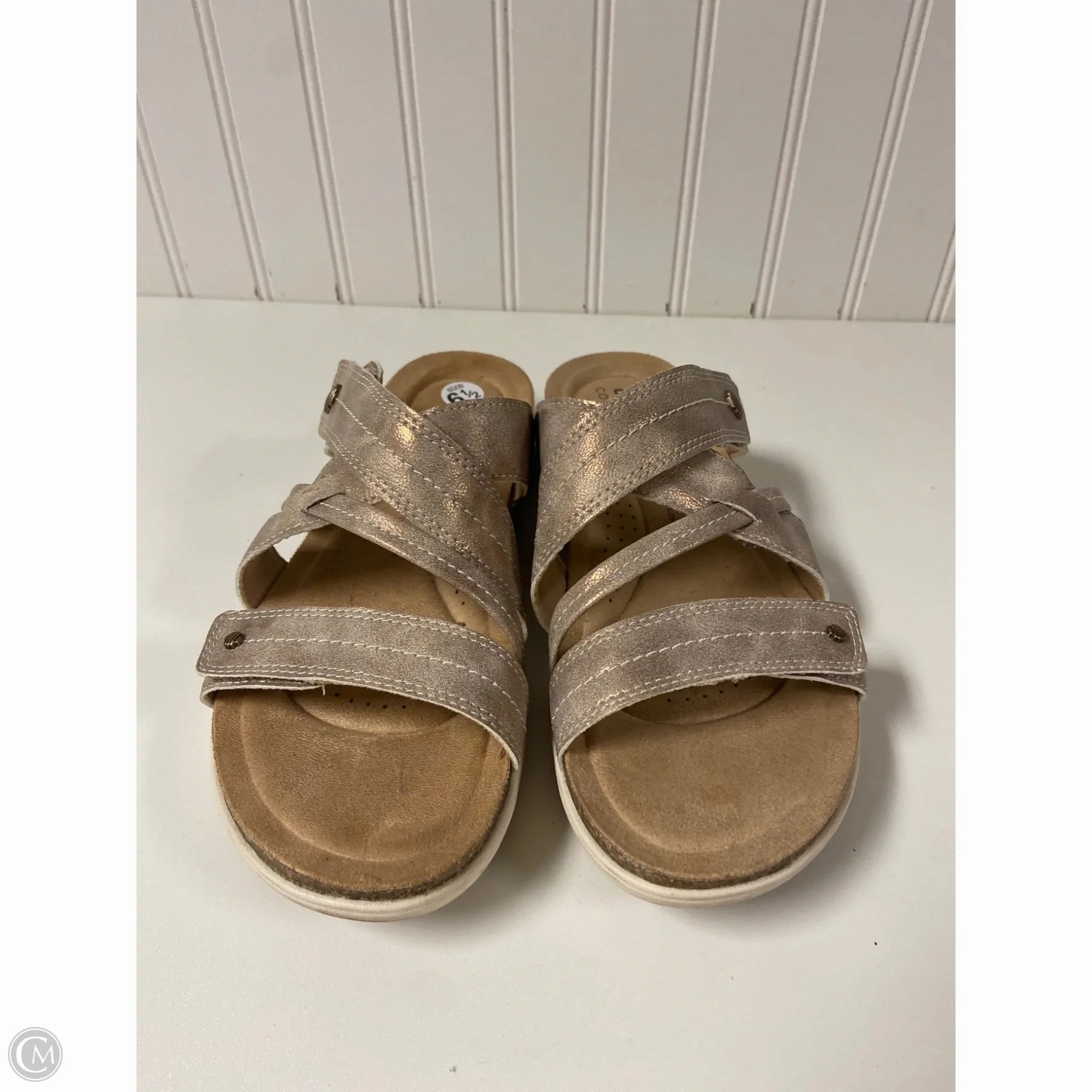 Sandals Flats By Clarks In Gold, Size: 6.5 Leather Footwear