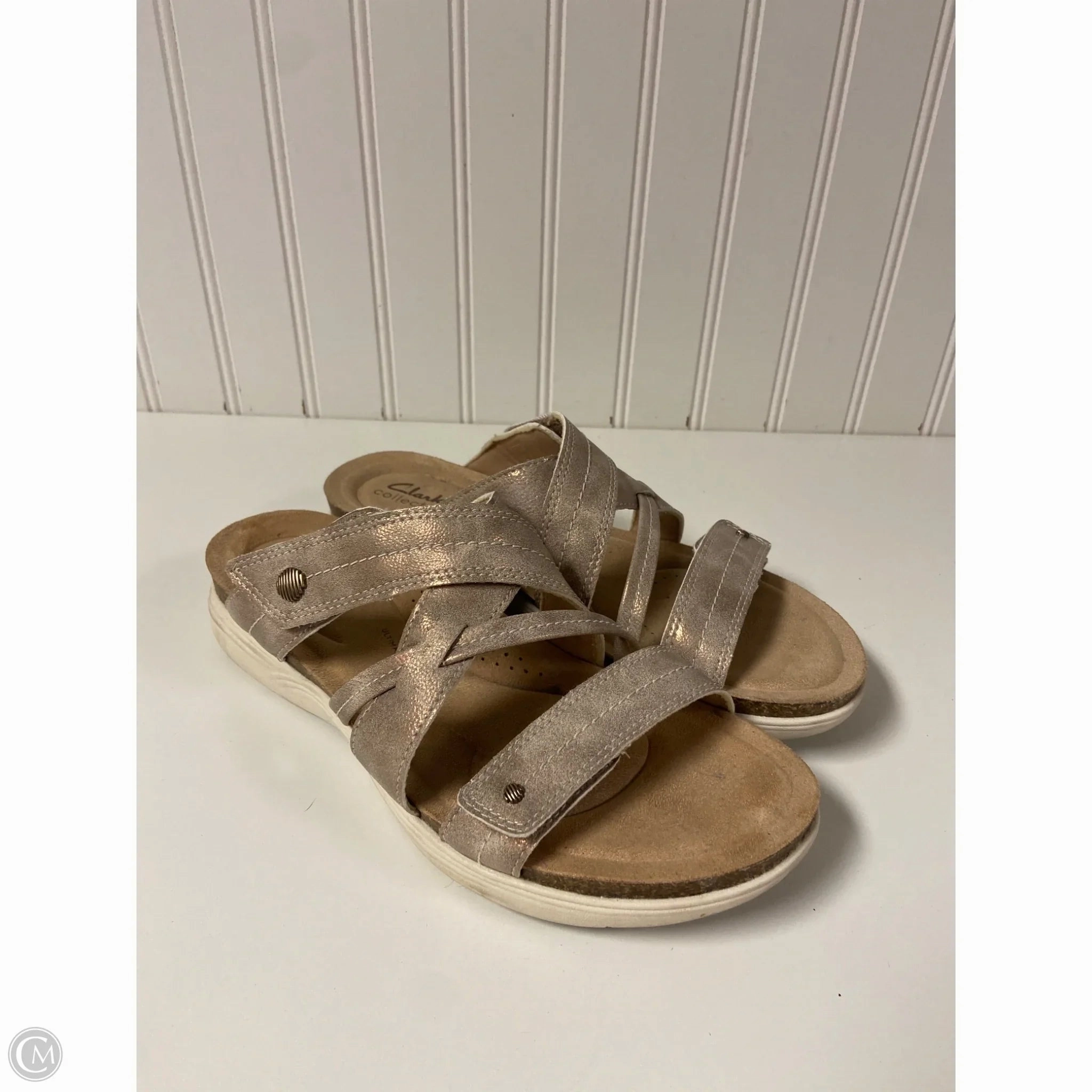 Sandals Flats By Clarks In Gold, Size: 6.5 Leather Footwear