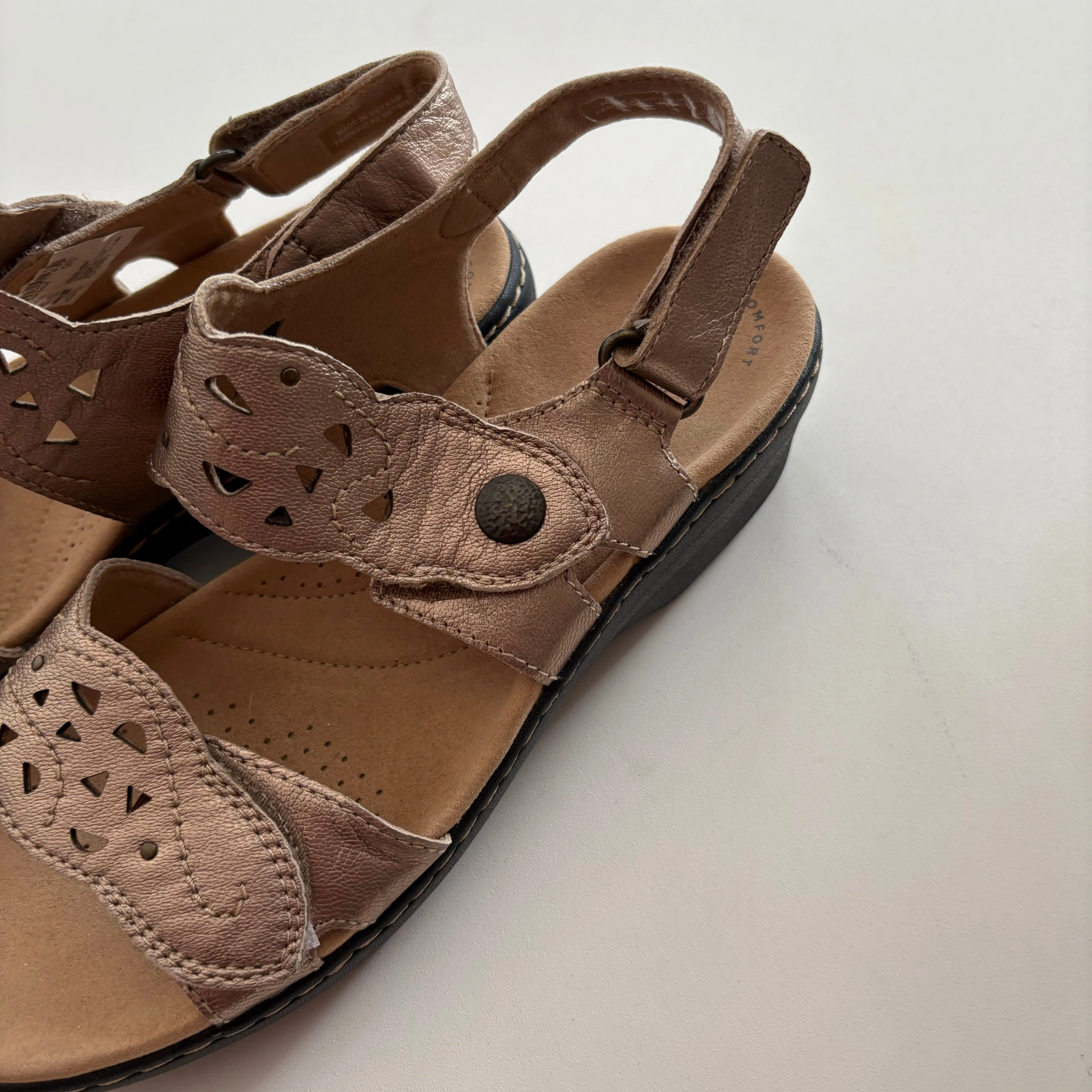 Sandals Heels Wedge By Clarks In Gold, Size: 7 Leather Footwear