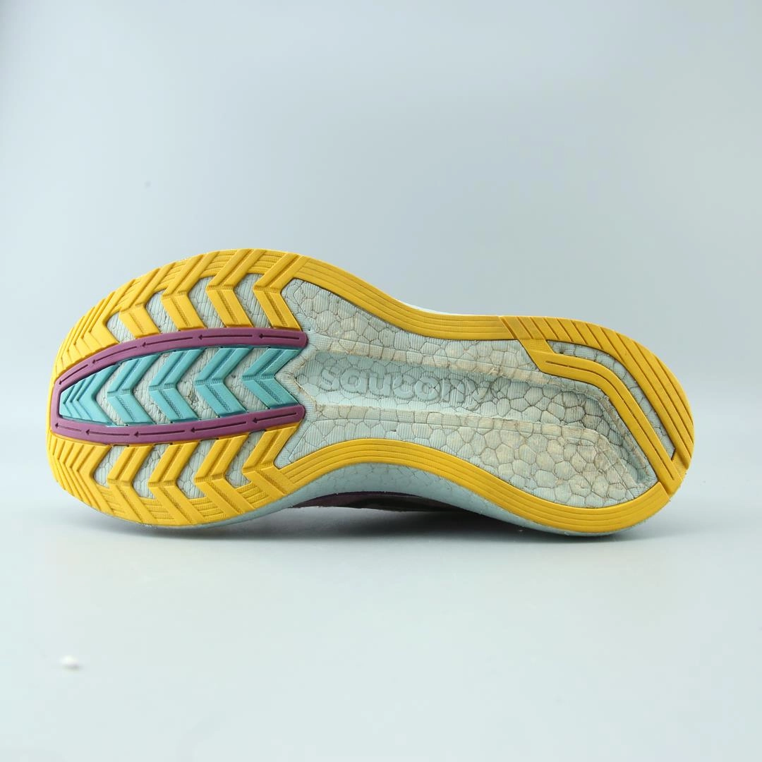 SAUCONY ENDORPHIN SPEED Saucony running shoe close-ups