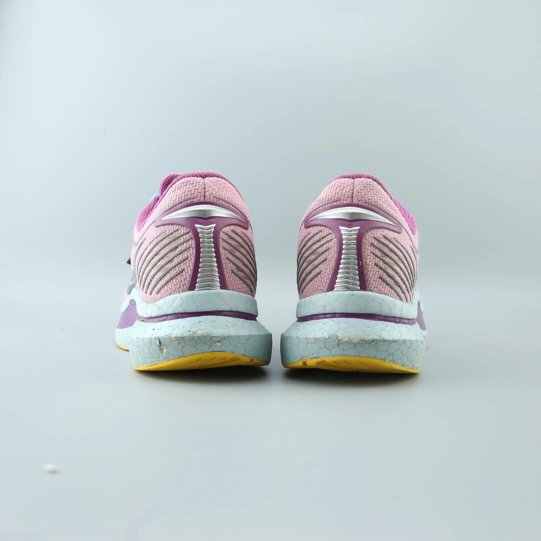 SAUCONY ENDORPHIN SPEED Saucony running shoe close-ups