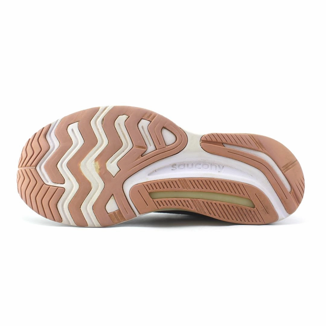 SAUCONY GUIDE  14 Saucony casual footwear looks
