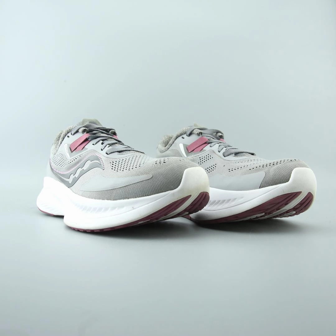 SAUCONY GUIDE 14 Saucony running shoe close-ups