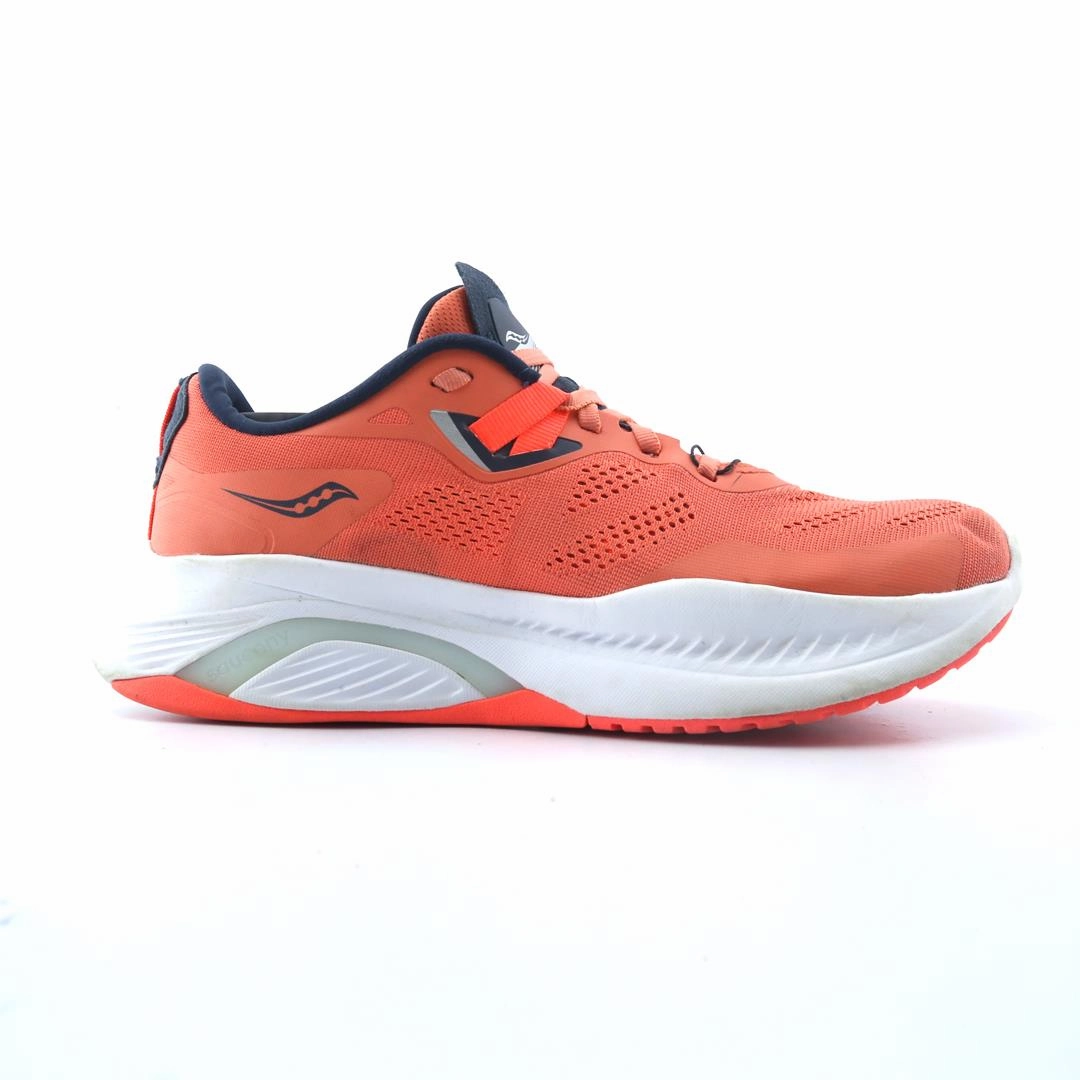 SAUCONY GUIDE 15 Saucony running shoe close-ups
