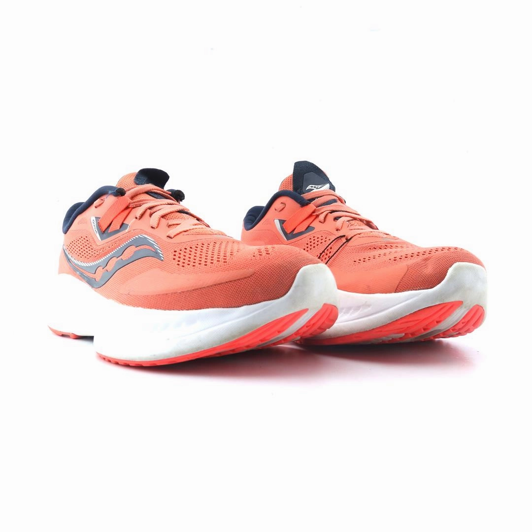 SAUCONY GUIDE 15 Saucony running shoe close-ups