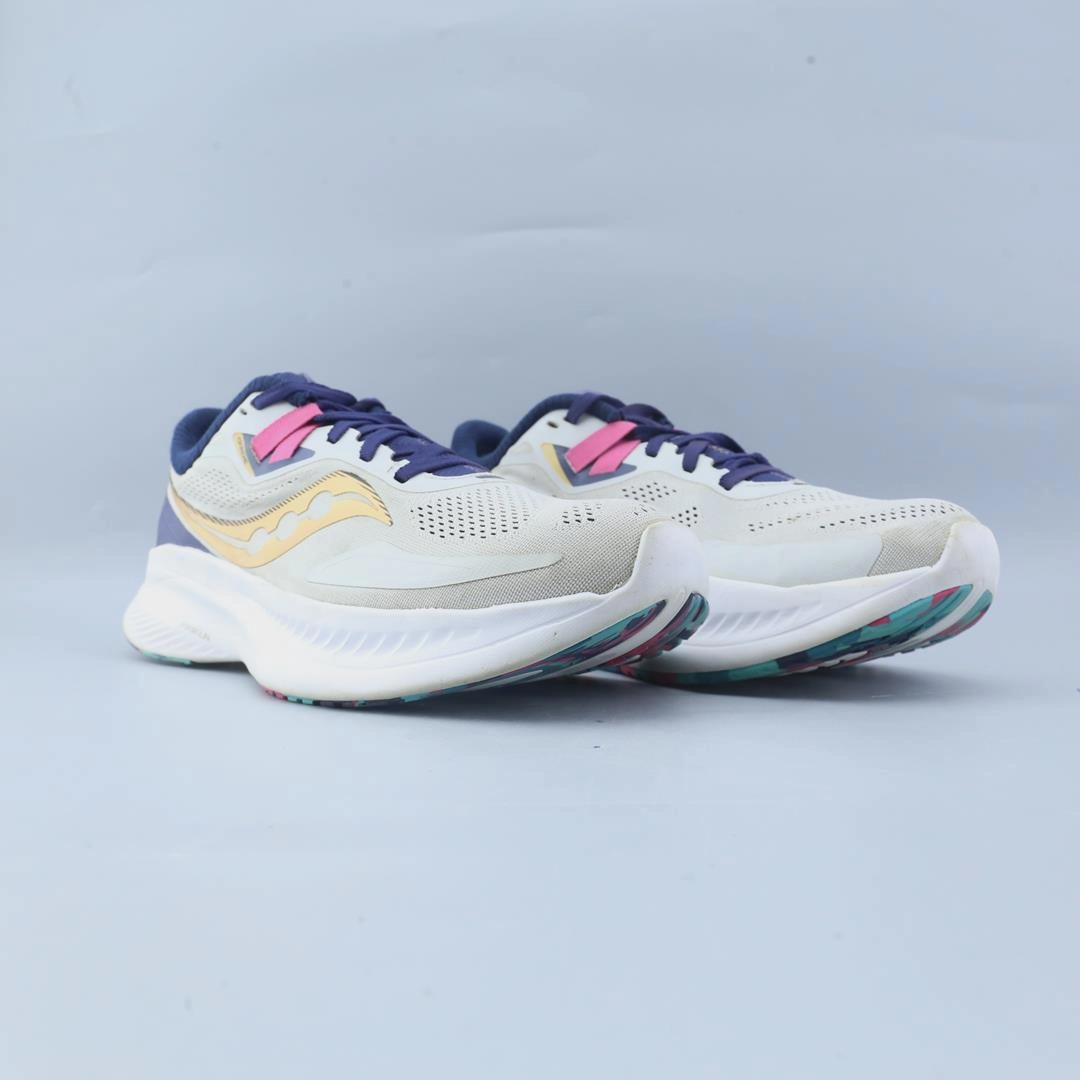 SAUCONY  GUIDE 15 Saucony sport shoe imagery