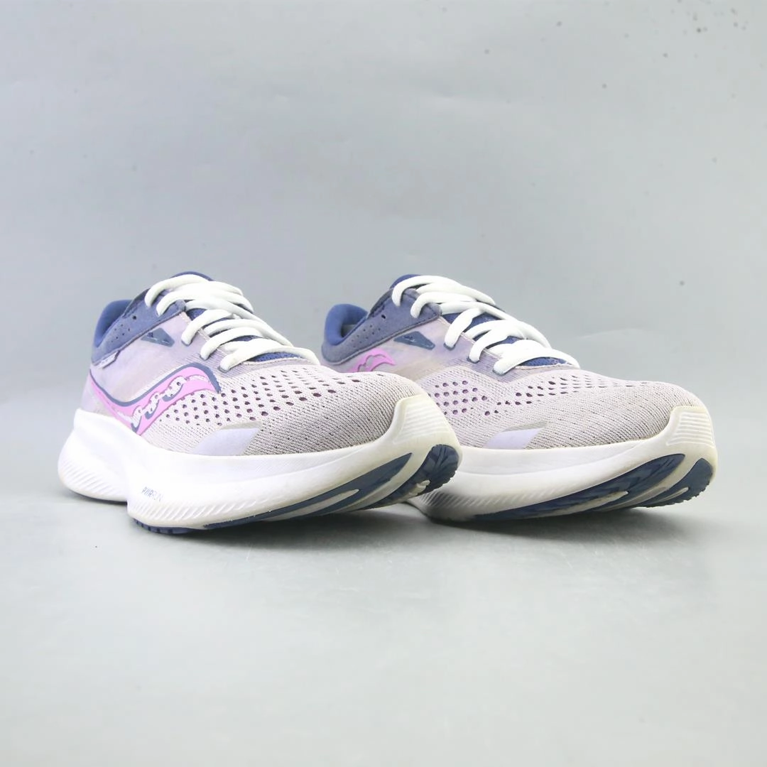 SAUCONY GUIDE 16 Saucony running shoe close-ups