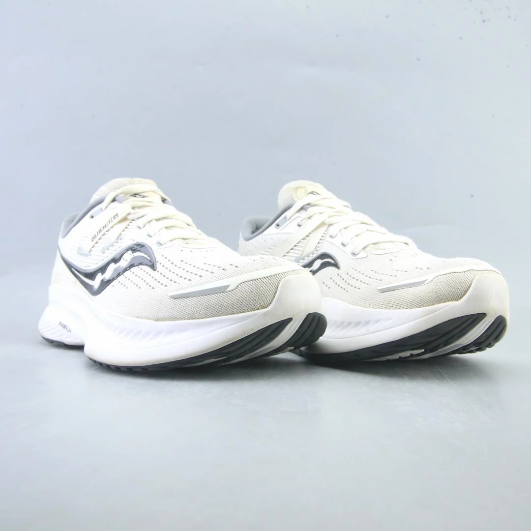 SAUCONY GUIDE 16 Saucony running shoe close-ups