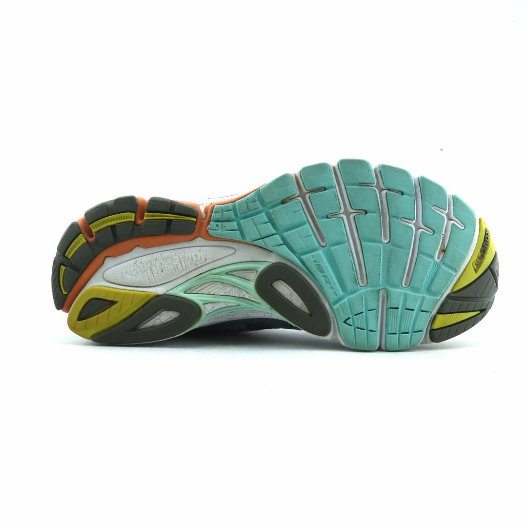 SAUCONY GUIDE 8 Saucony running shoe close-ups