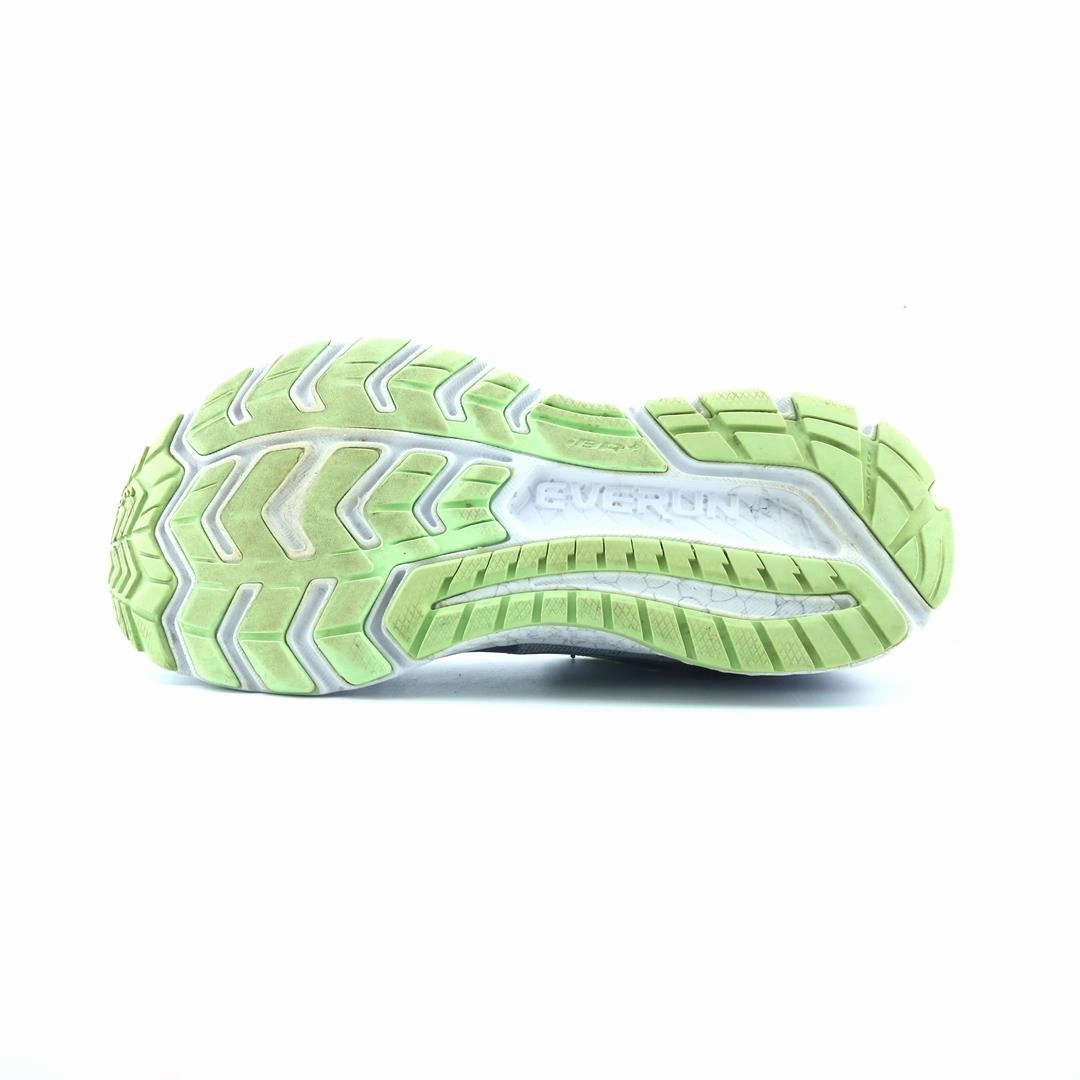 SAUCONY GUIDE ISO Saucony running shoe close-ups