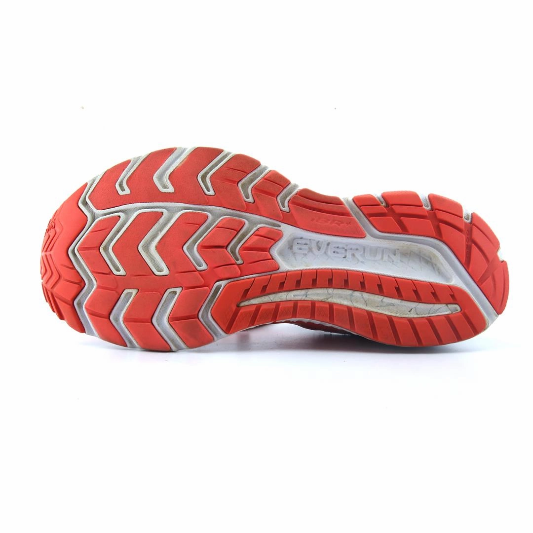SAUCONY GUIDE ISO Saucony running shoe close-ups