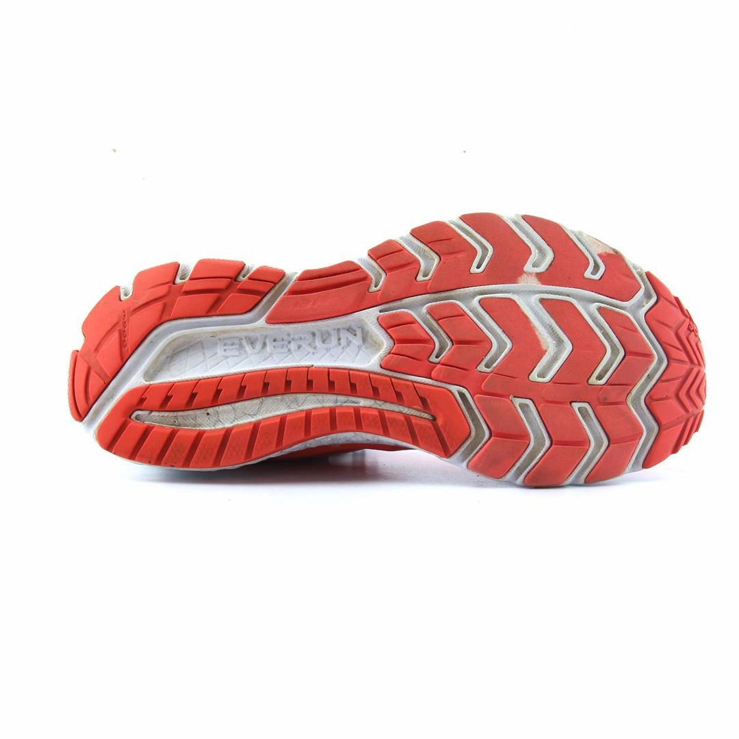 SAUCONY GUIDE ISO Saucony running shoe close-ups