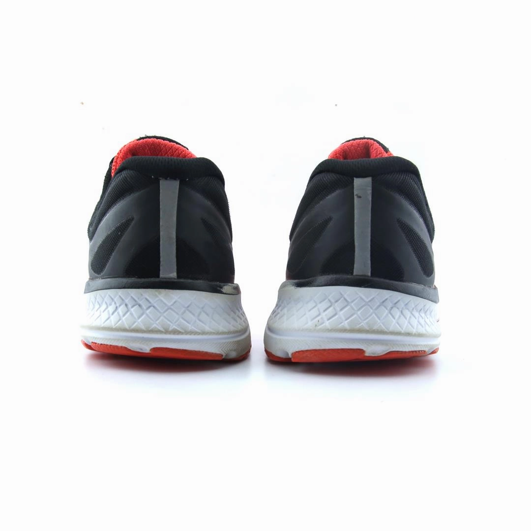 SAUCONY GUIDE ISO Saucony running shoe close-ups