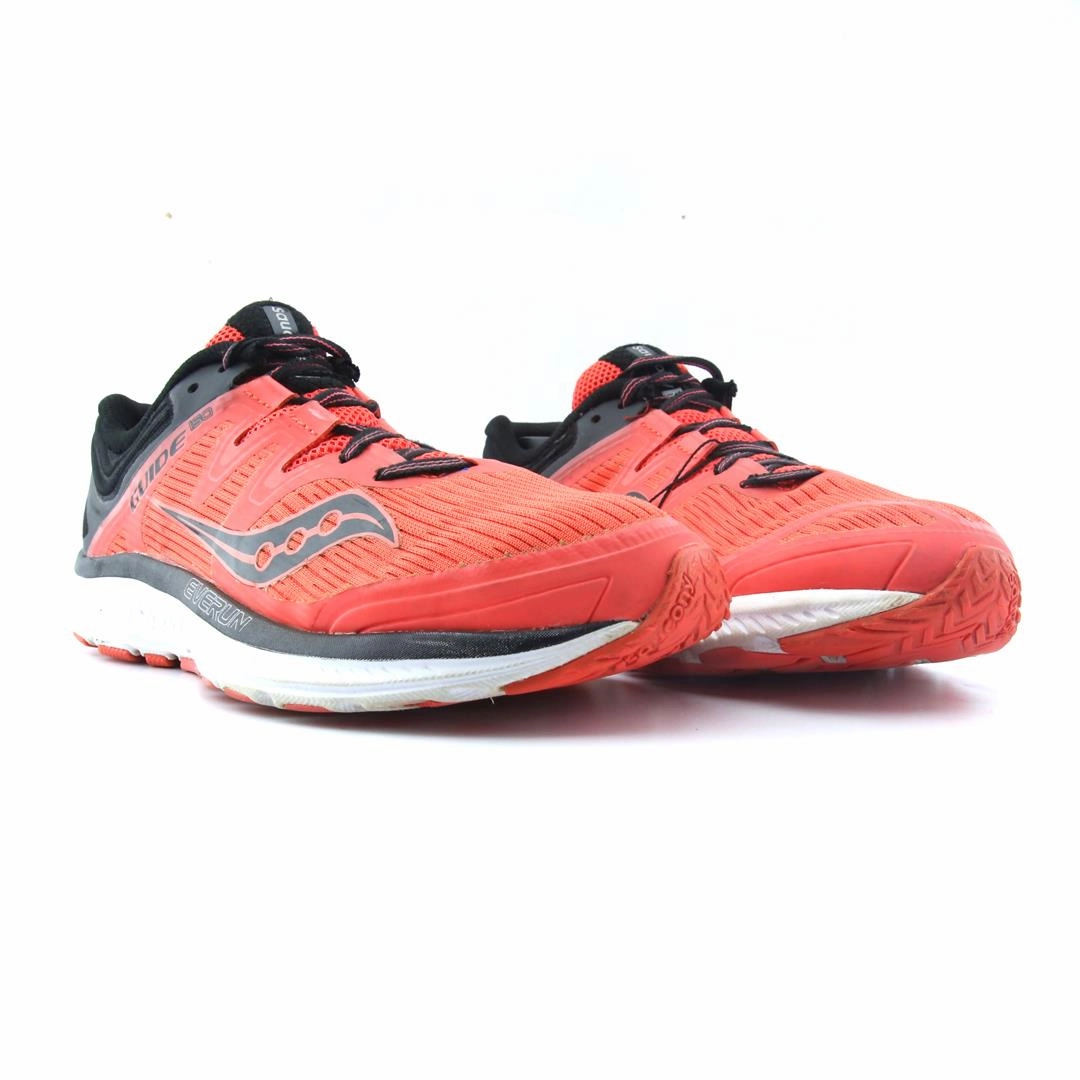 SAUCONY GUIDE ISO Saucony running shoe close-ups