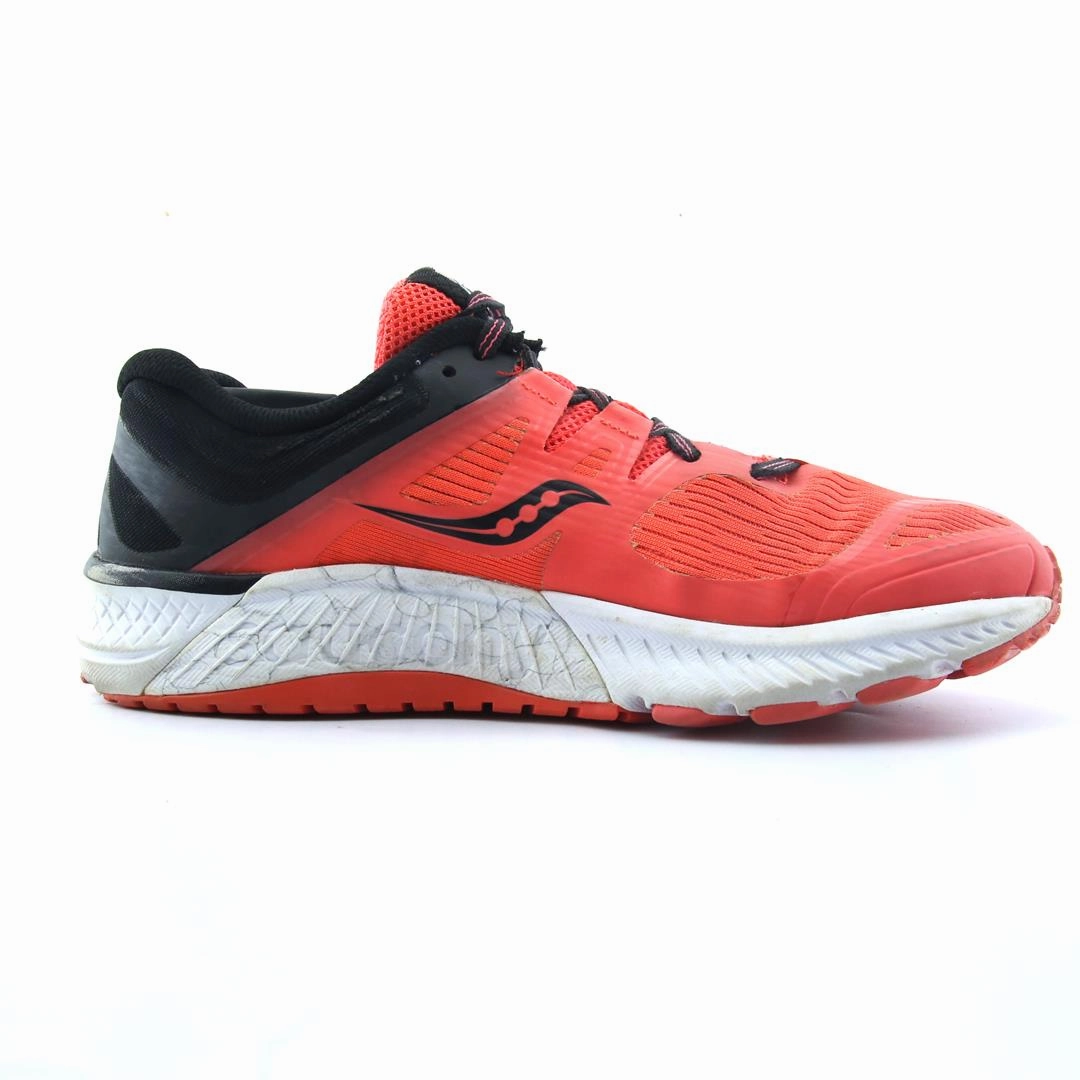 SAUCONY GUIDE ISO Saucony running shoe close-ups
