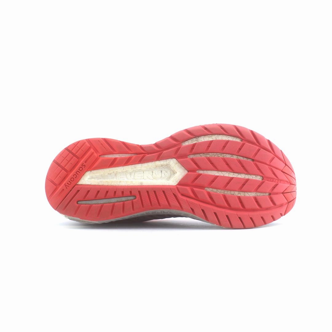 SAUCONY HURRICANE ISO 4 Saucony running shoe close-ups