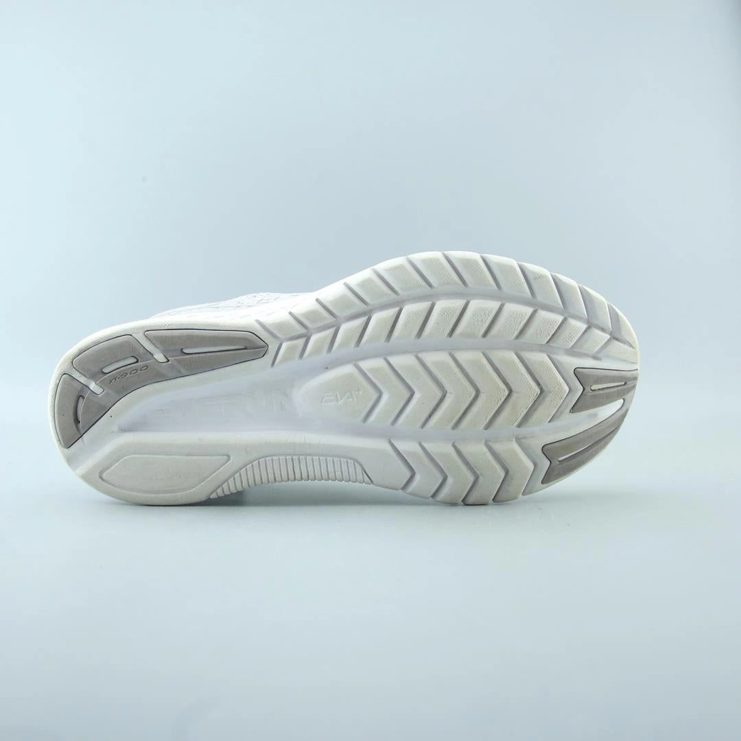 SAUCONY KINVARA 10 Saucony running shoe close-ups
