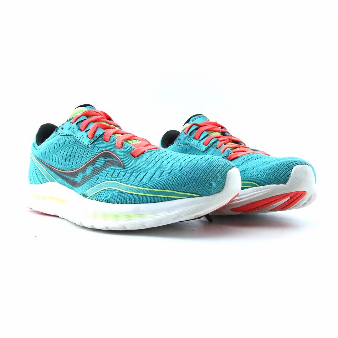SAUCONY KINVARA 11 Saucony running shoe close-ups